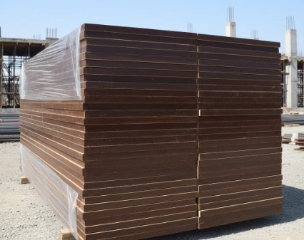 Premium shuttering ply with strong core bonding and smooth film surface